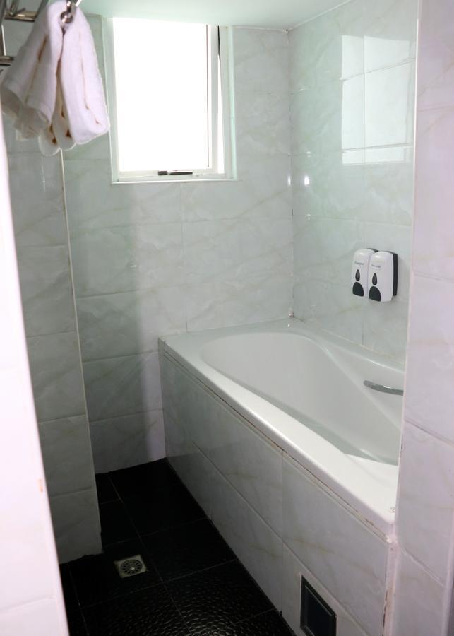 Beauty Land Hotel Yangon Esterno foto